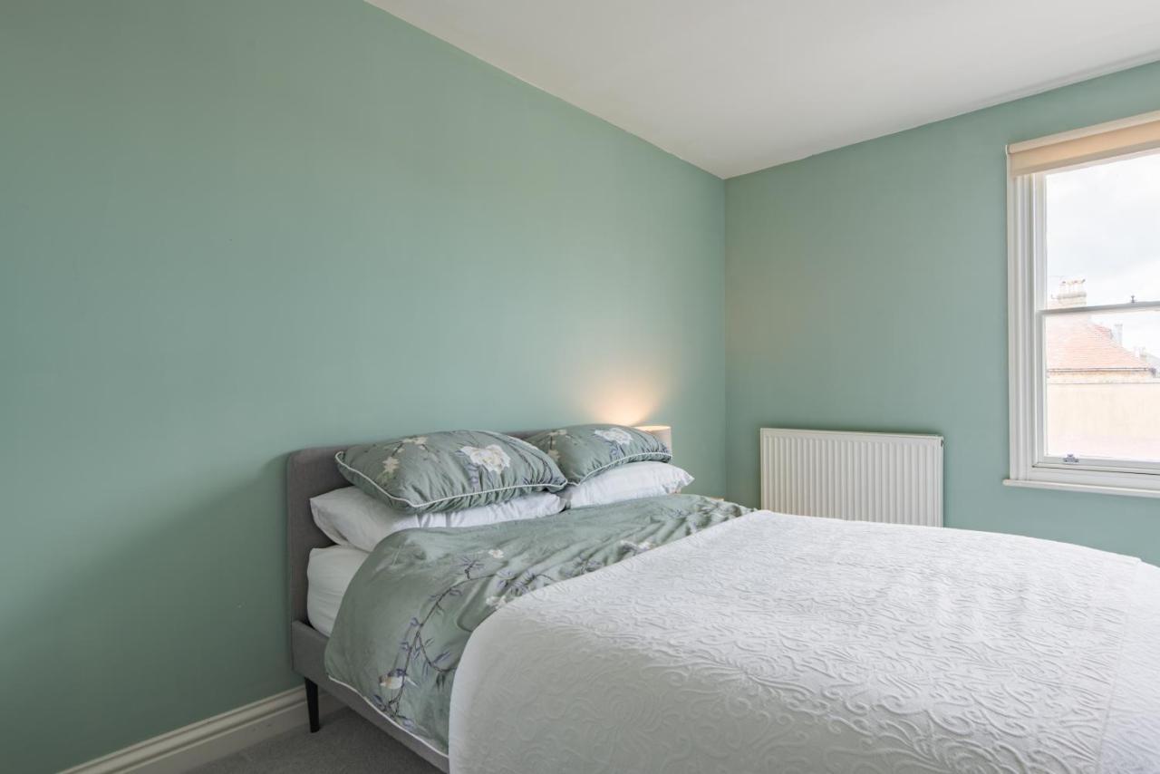 Blackhorse Loft - Spacious Apartment By The Sea Deal Exteriör bild